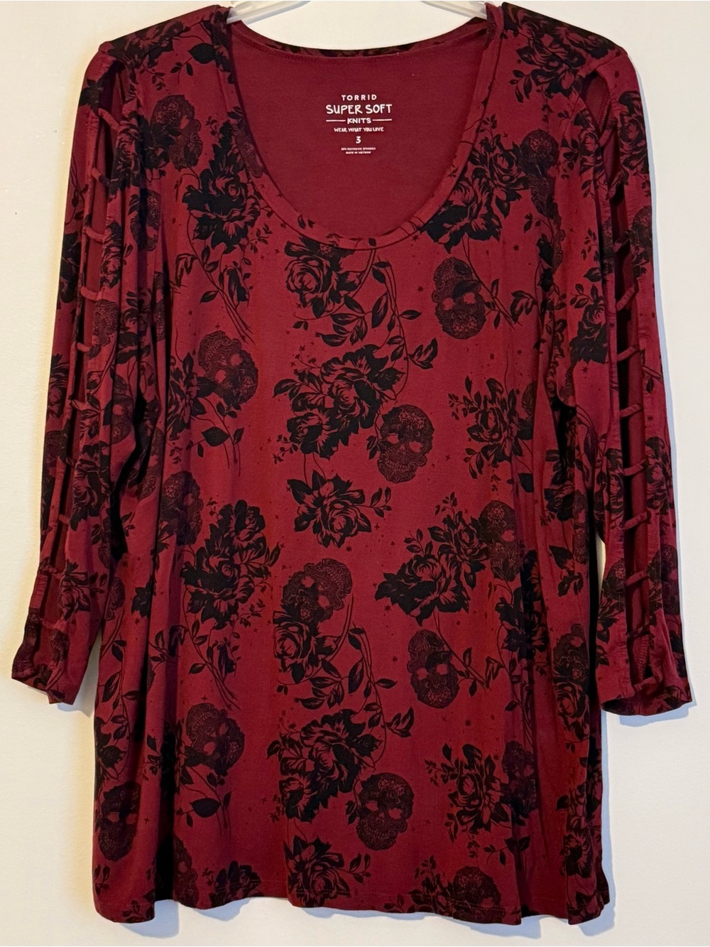 Torrid Super Soft Burgundy Skull Floral Cage Sleeve Top Size 3 3X